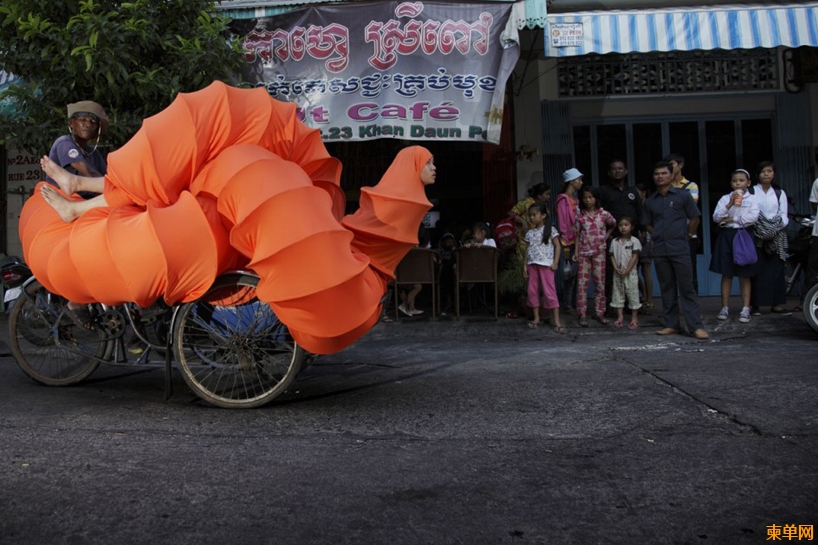 the-buddhist-bug-project-travels-through-cambodia-designboom-08.jpg