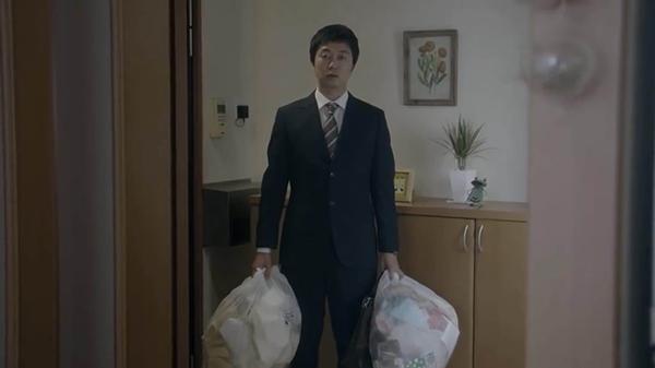 “丧偶式育儿”值得赞美吗？来看四则日本广告和一次跨国争论-21.jpg