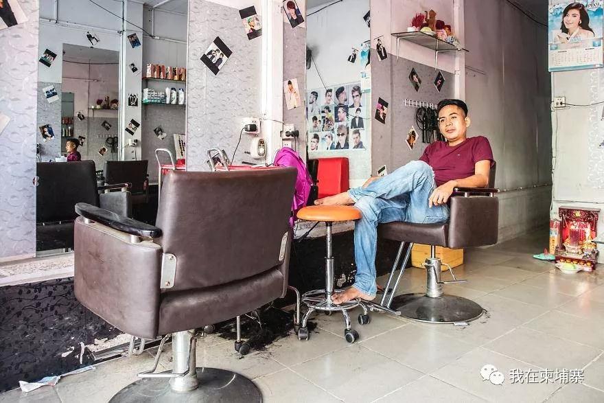 虽然柬埔寨经济比较落后,但在金边的理发师月收入并不低