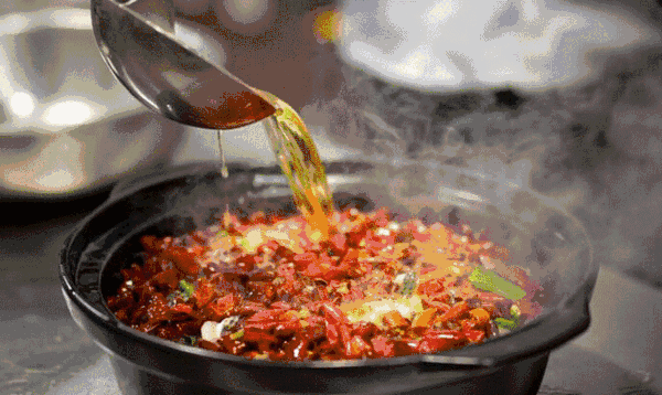 尤其是那老四川水煮鱼,还有那经典的宫保鸡丁,不说别的,两碗饭绰绰有