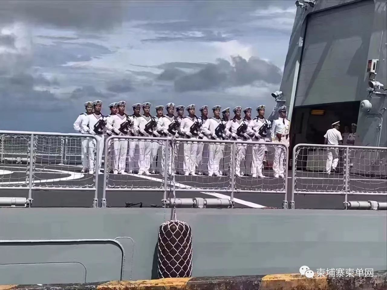中国军舰今天上午抵达西港！-2.jpg