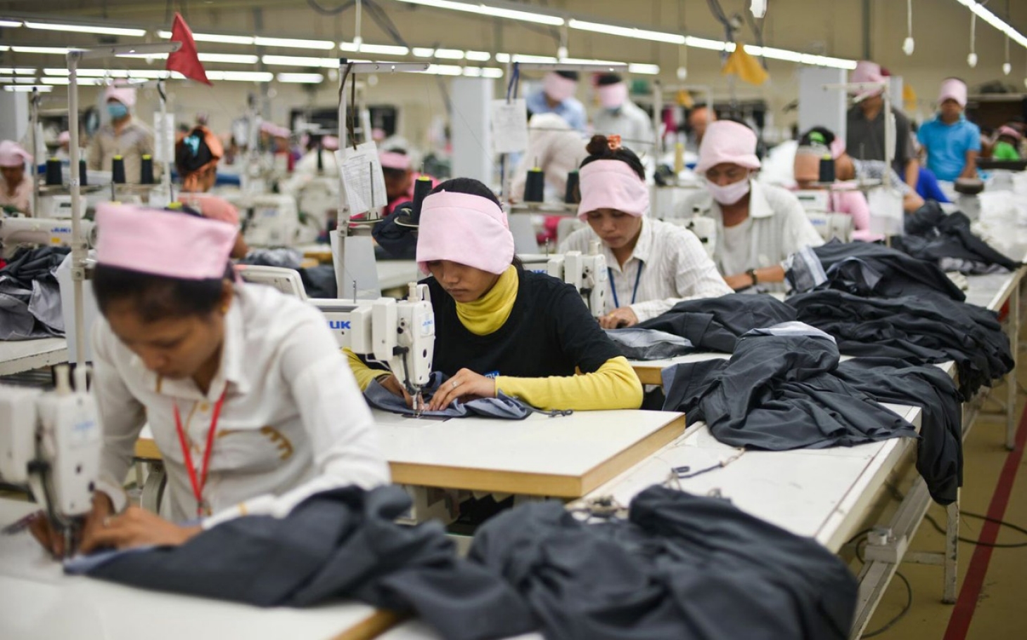 headlineImage.adapt.1460.high.Cambodia_garmentworker2_031115.1426333086294.jpg