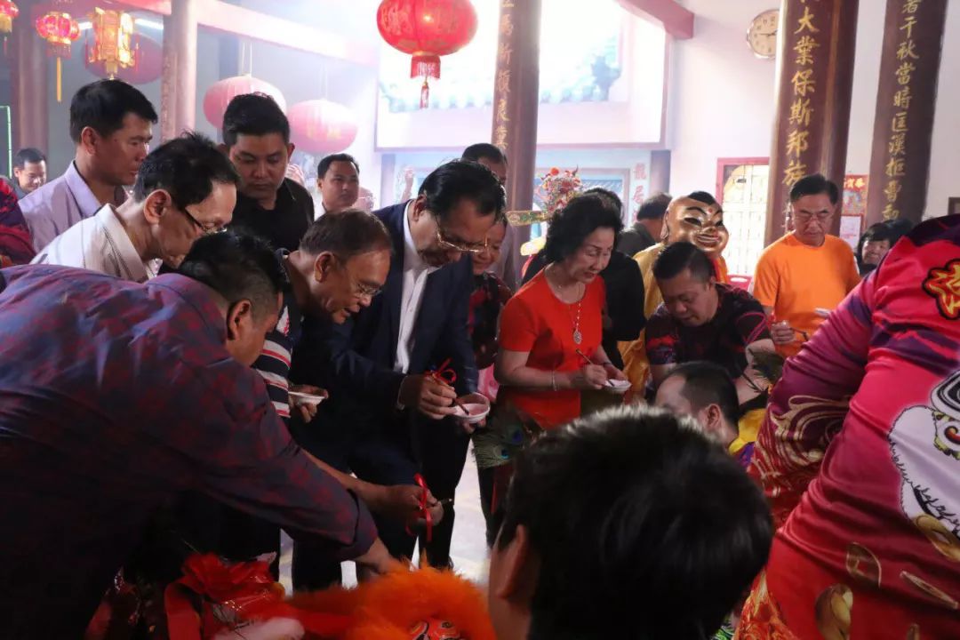 “岁暮酬神敬拜活动”暨“新狮点睛开光仪式”隆重举行-2.jpg