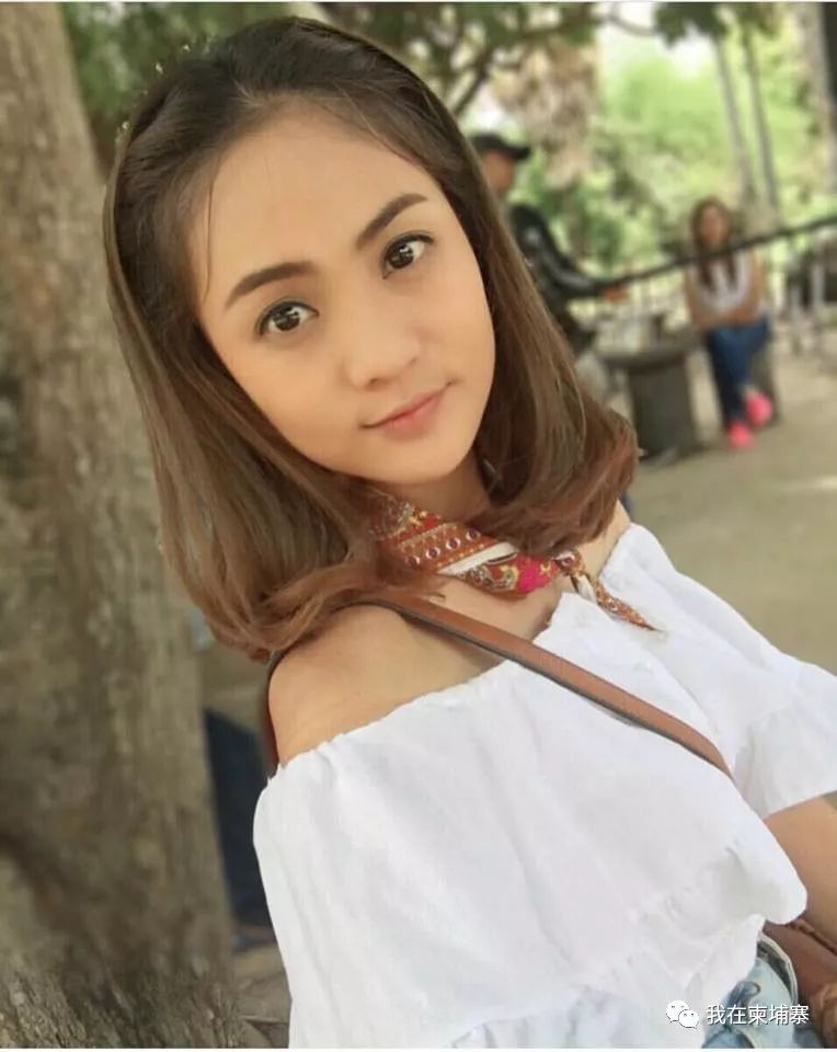 镜头下的柬埔寨姑娘：长相清纯貌美，还不怕吃苦-5.jpg