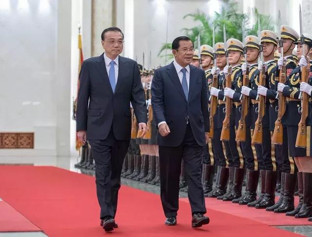 李克强同柬埔寨首相洪森举行会谈-3.jpg