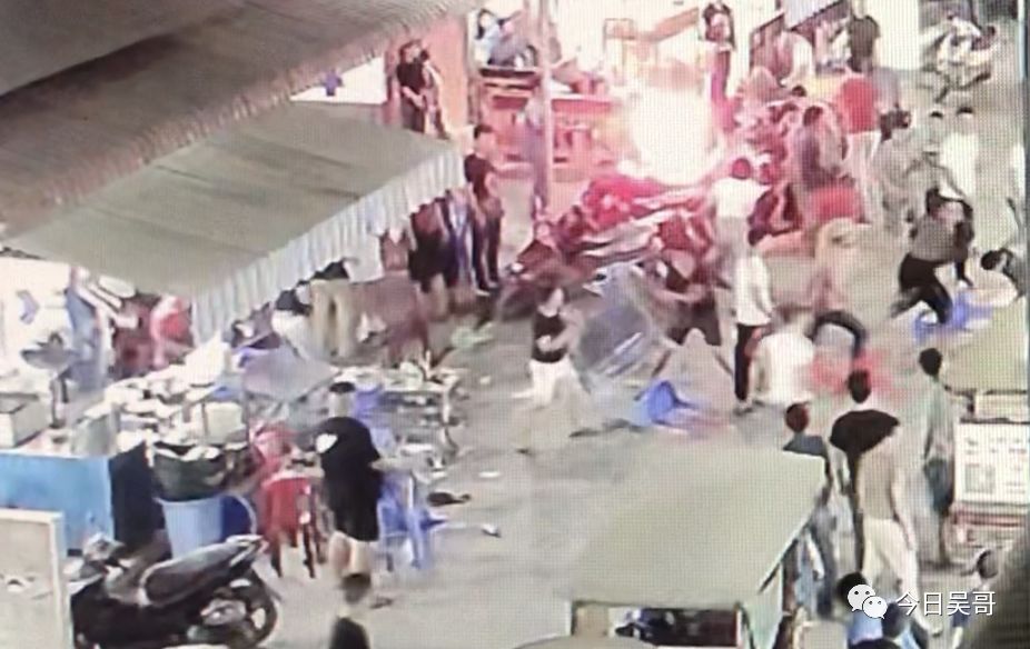 凌晨发生群体械斗 4中国人被带走-2.jpg