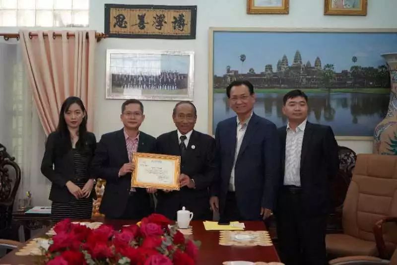 众社团向刘明勤阁下拜年！恭祝新春愉快，吉祥如意-1.jpg