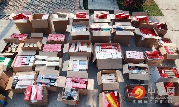 跨国逃亡，却连顿小吃都吃不起！-1.jpg