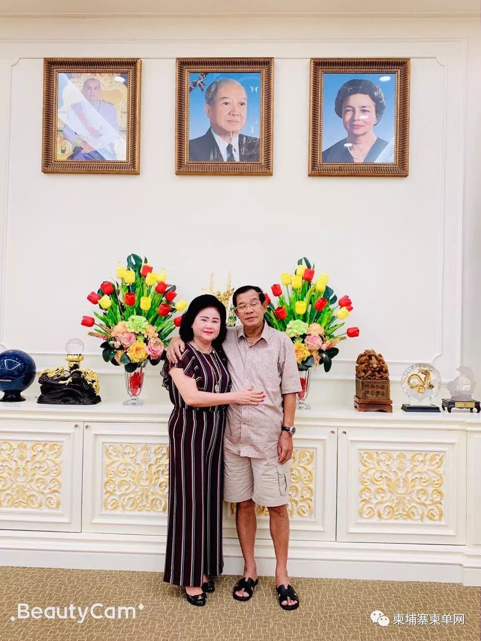 洪森自曝家庭办公场景，穿拖鞋短裤，还有老婆作陪！-3.jpg