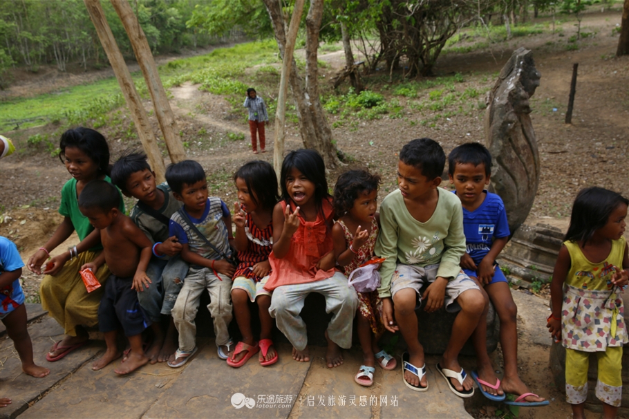 柬埔寨儿童商贩说：你们太抠了！-3.jpg