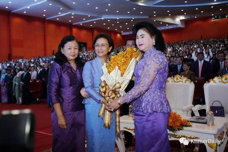 洪森要求各部委提拔女干部-2.jpg