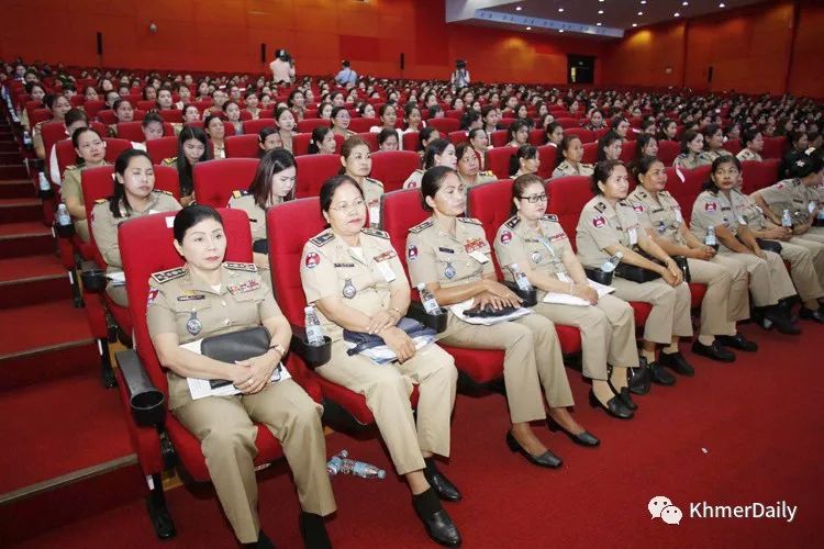 洪森要求各部委提拔女干部-3.jpg