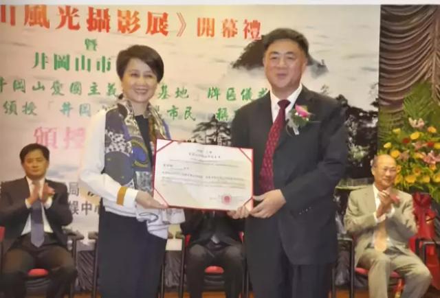 史上最嚣张小三：打四份工，逼疯原配，终成百亿女富豪-19.jpg
