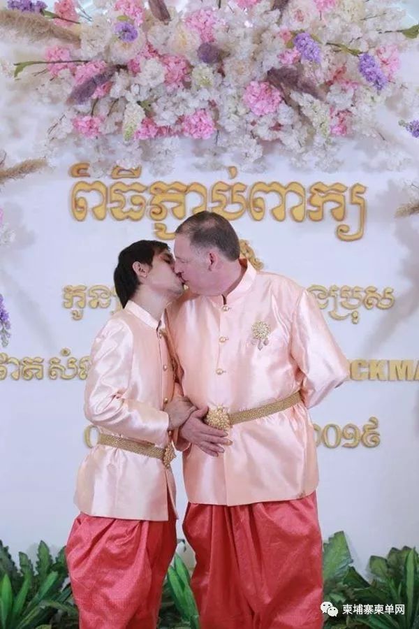 奇葩！柬埔寨男子提亲不成，持刀威胁痛打女方-11.jpg
