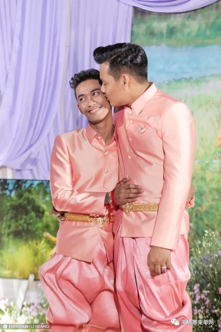 奇葩！柬埔寨男子提亲不成，持刀威胁痛打女方-12.jpg