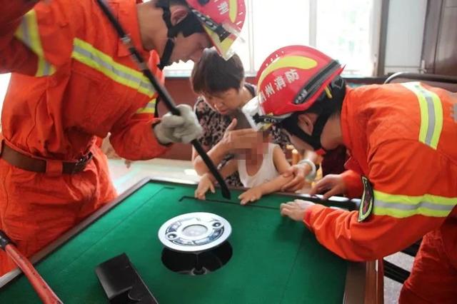 麻将桌爆炸！4名牌友被炸成“黑人”网友:定是“诈胡”-11.jpg