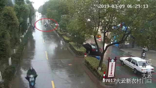 学生好心扶起大妈反被讹：看完监控网友彻底愤怒了！-4.jpg