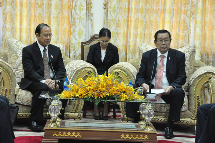 小林3-柬埔寨国会。.jpg