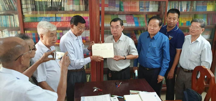 暹粒省柬华理事会顺利完成新老会长交接1.jpg