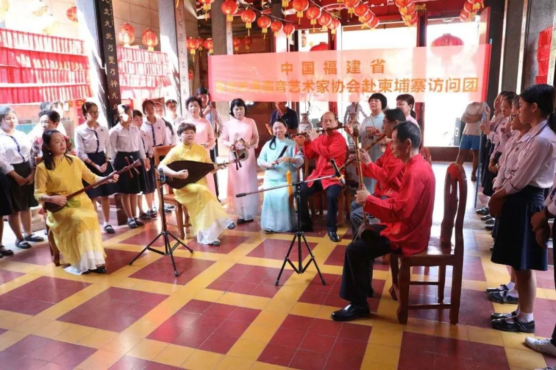 泉州南音艺术家协会赴邀参加柬埔寨泉州同乡会成立庆典-3.jpg