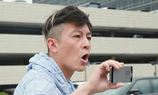 婉拒后仍遭主播跟拍直播 陈冠希发飙：我带着女儿！-24.jpeg