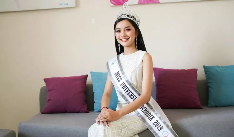 柬埔寨环球小姐冠军大波生活照曝光，超清纯！-2.jpg