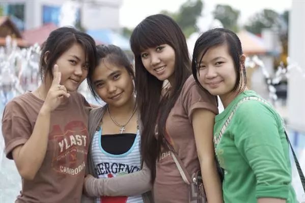 不是处女就不纯洁？柬美女网上谈初夜引争议！-3.jpg