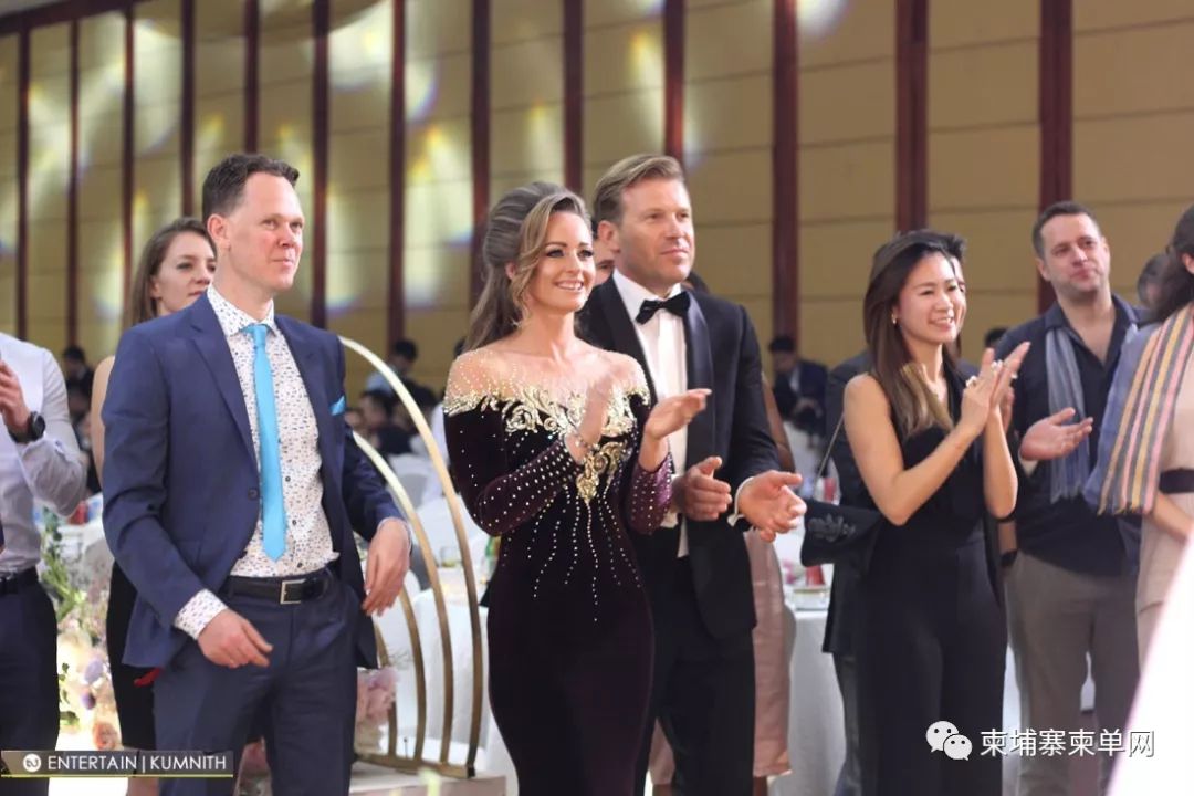 柬埔寨超模与荷兰男子结婚，现场美女云集，堪比时装秀！-5.jpg