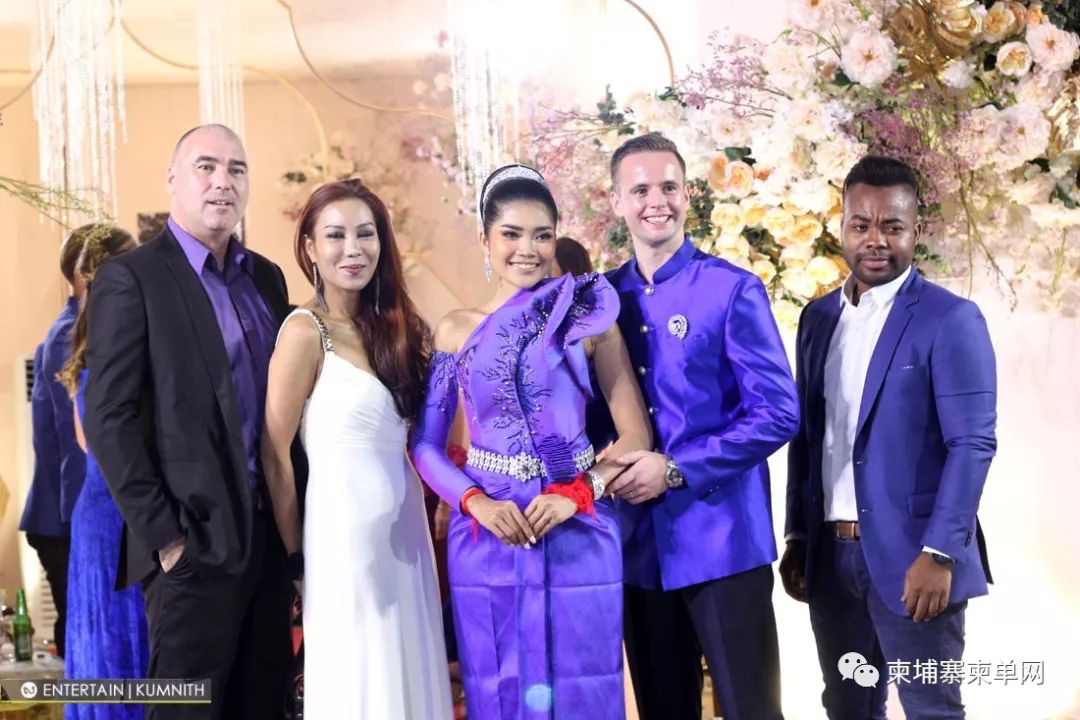 柬埔寨超模与荷兰男子结婚，现场美女云集，堪比时装秀！-16.jpg