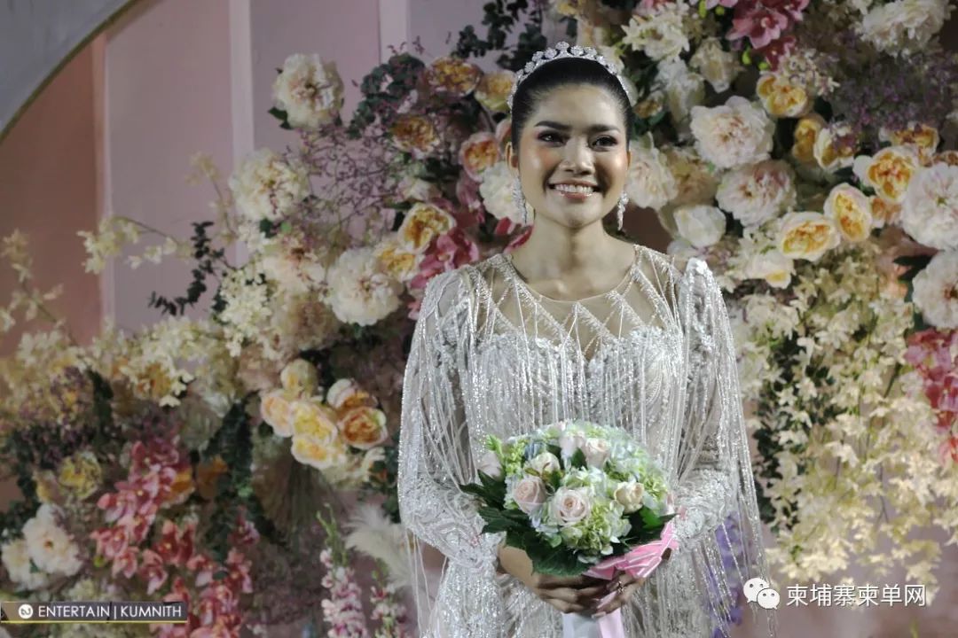 柬埔寨超模与荷兰男子结婚，现场美女云集，堪比时装秀！-17.jpg
