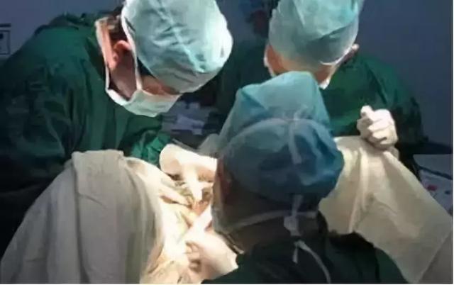 假医生在旅馆里为男子做变性手术！收了800元钱之后……-4.jpg