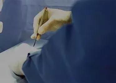 假医生在旅馆里为男子做变性手术！收了800元钱之后……-3.jpg
