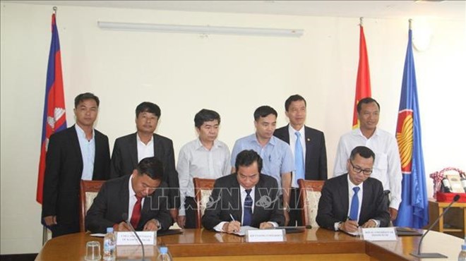 vna_potal_viet_nam_va_campuchia_tang_cuong_hop_tac_dao_tao_nguon_nhan_luc_stand.jpg