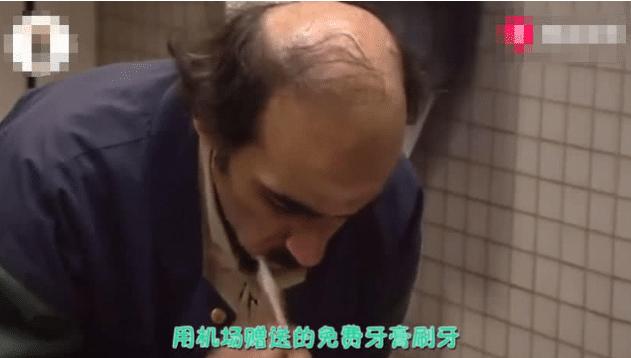 世界上被误机最久的旅客：被滞留机场17年，不允许离开半步-2.jpg