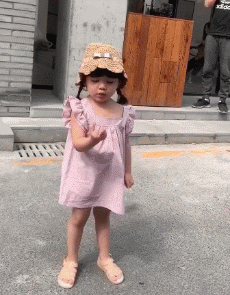 童模妞妞3岁没了童年，换妈妈一生赚不到的钱-3.jpg