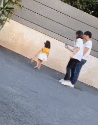 童模妞妞3岁没了童年，换妈妈一生赚不到的钱-1.jpg