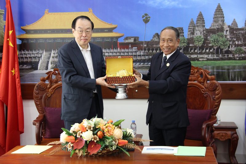 中国大连政协代表团访问柬中友协-800x533.jpg