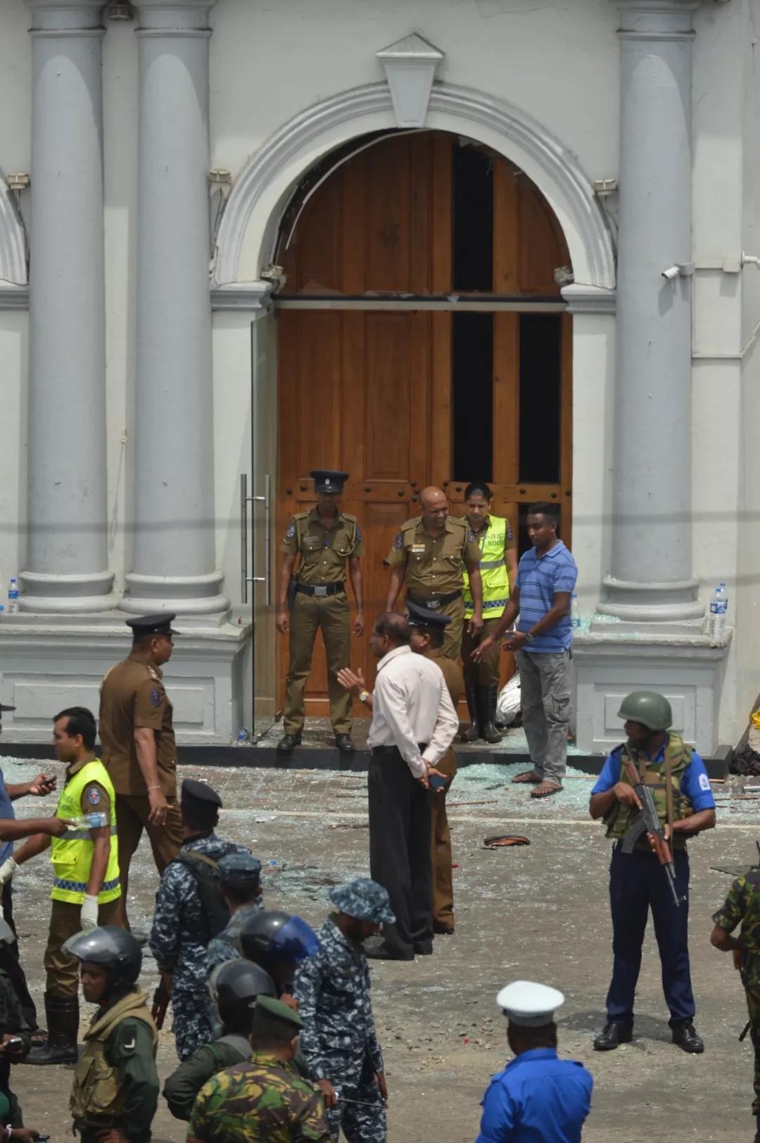 斯里兰卡八连炸！已致215死 确认有2名中国人-4.jpg