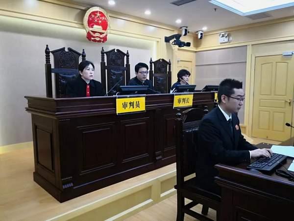 神操作！90后女生高买低卖迪士尼门票 套现700多万-2.jpg