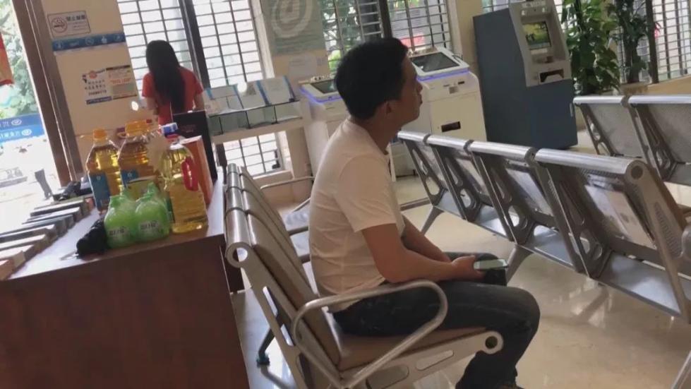 没查账还真不信！来深两月的山西小伙欠了银行999亿？-10.jpg