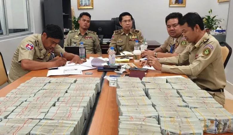 突发！3名中国男子携带352万美元入境柬埔寨被捕！-1.jpg