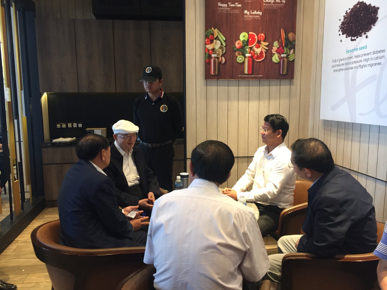 西港省长送别中国国际友好联络会陈元会长一行-1.jpg