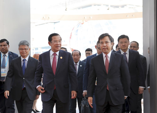 洪森总理到访中国银行，见证签署系列合作备忘录-2.jpg