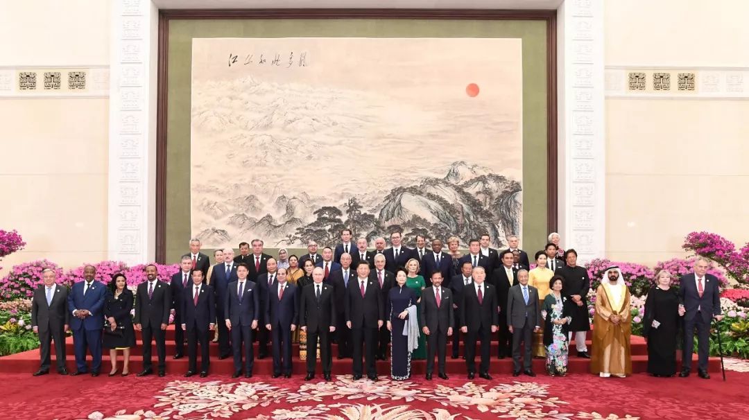 洪森总理第1排左5！这张合照你读出了什么玄机？-1.jpg