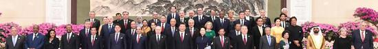 洪森总理第1排左5！这张合照你读出了什么玄机？-2.jpg