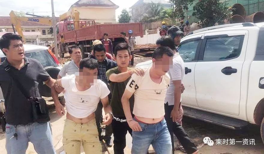 两中国男子撬车门偷盗被警方逮捕-4.jpg