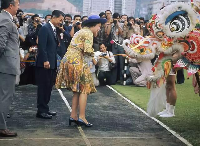 从“上门女婿”到千亿富豪，周大福缔造者郑裕彤的传奇-10.jpg