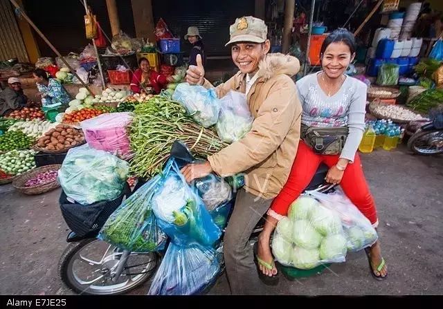 柬埔寨大咖们的摩托车杂技秀-10.jpg