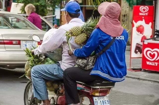 柬埔寨大咖们的摩托车杂技秀-17.jpg