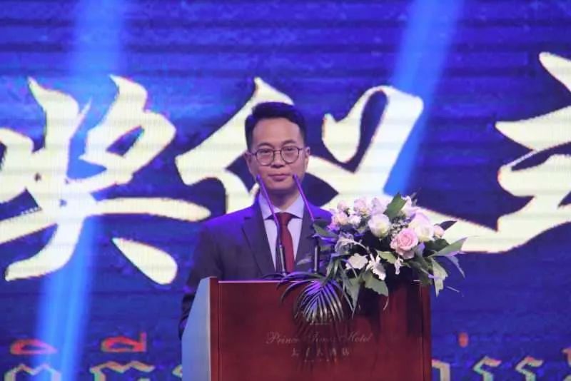 金贝举行慈善晚宴 向孤儿院捐款2万美元-1.jpg